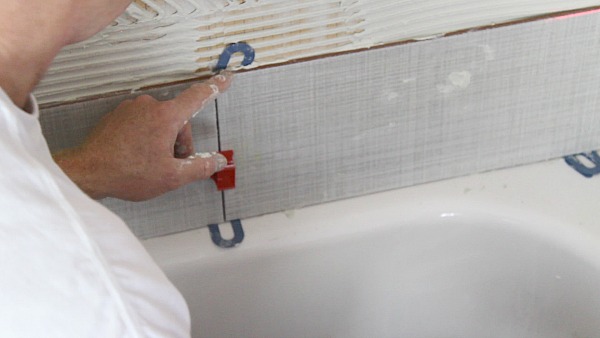 How To Tile The First Two Rows Of A, How To Cover Tile Around Bathtub