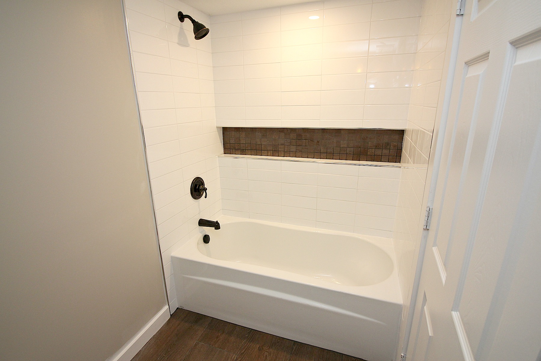 Tub And Shower Combos Pictures Ideas Tips From Hgtv Hgtv