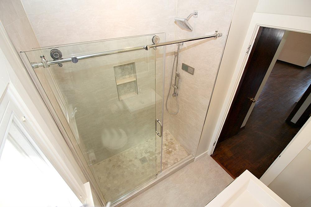 shower enclosure with 2" curb